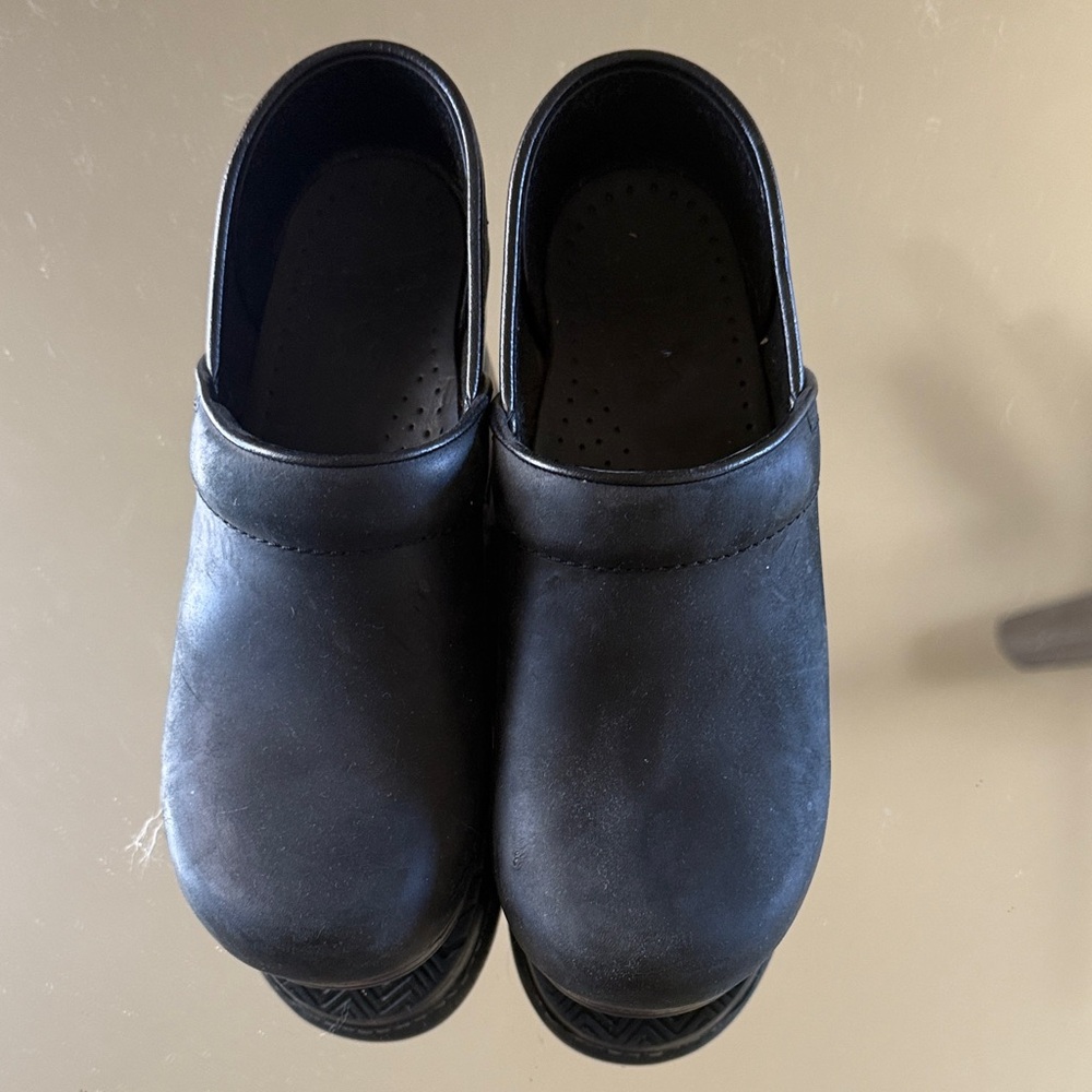 Black Danskos